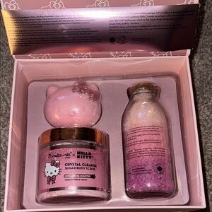 The Crème x Hello Kitty Lovely Luxury Set